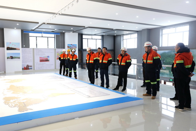 鄒總裁調(diào)研多寶山銅業(yè) (2)-640.JPG